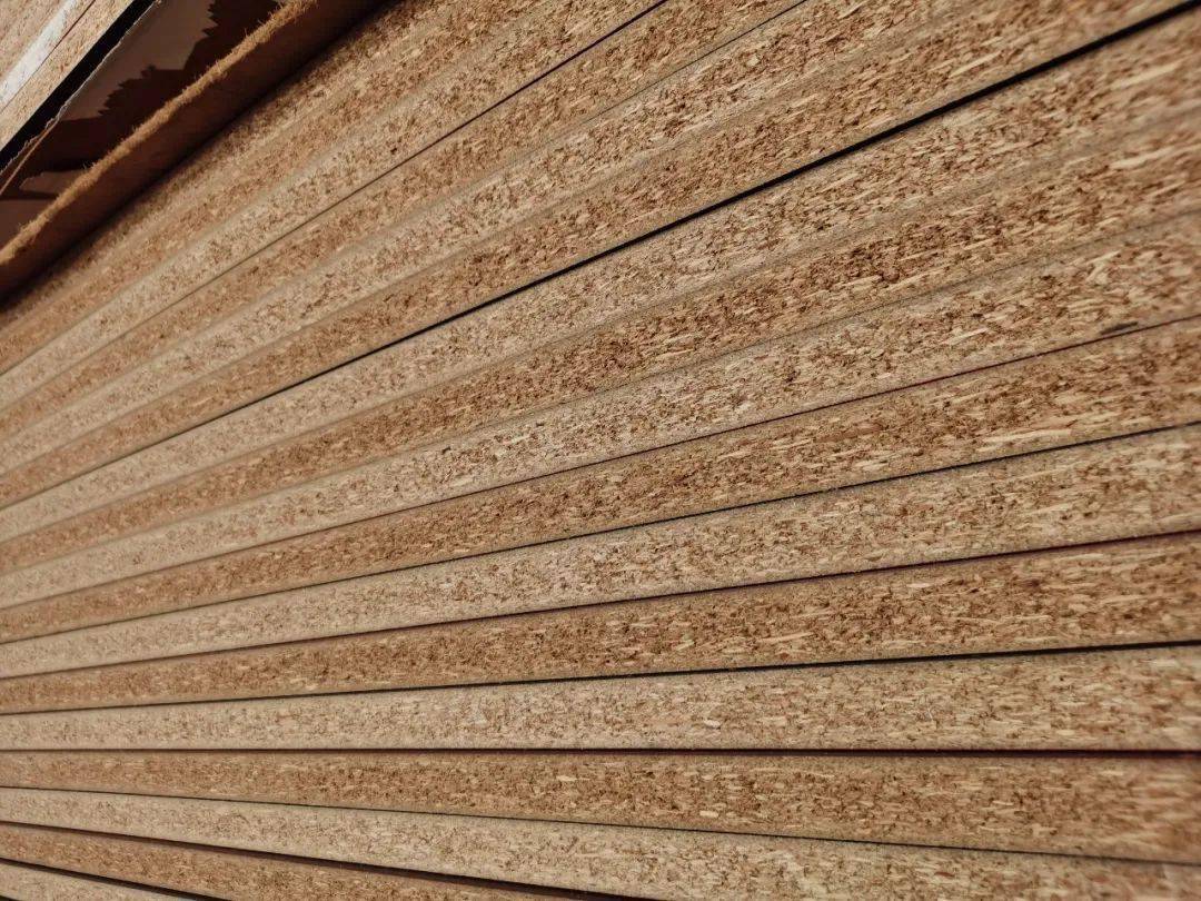 实木周口颗粒板：最差的板材？与密度板环保PK，谁更胜一筹？